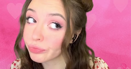 Quantum ASMR pornstar naked pics