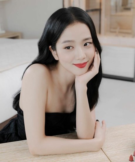 Jisoo star top image