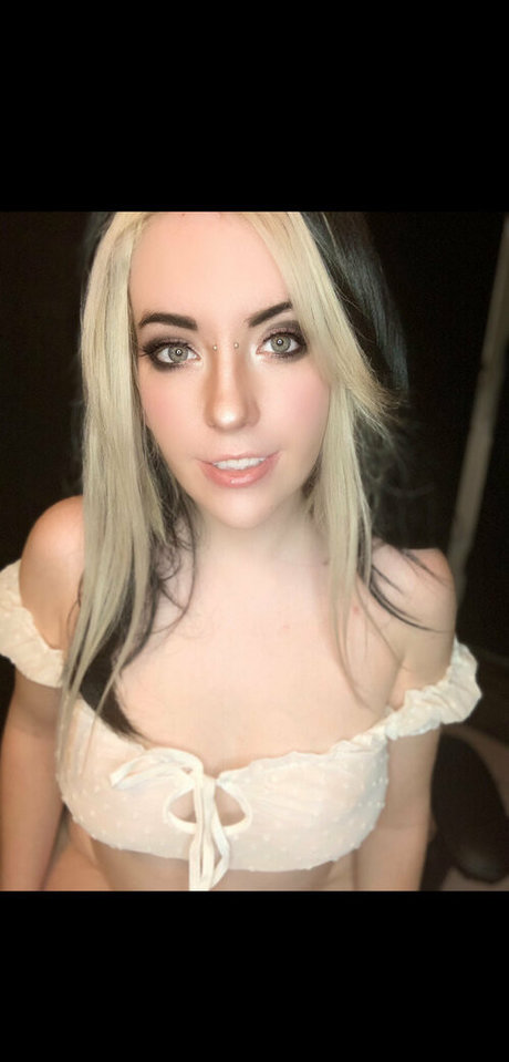 ValerieVampyr nude pornstar images