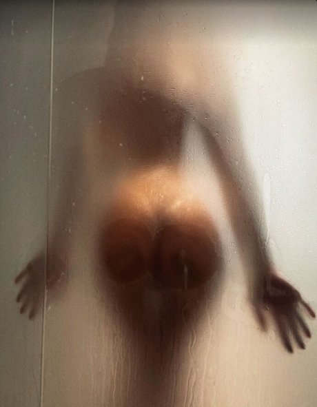 Krissone beautiful model picture