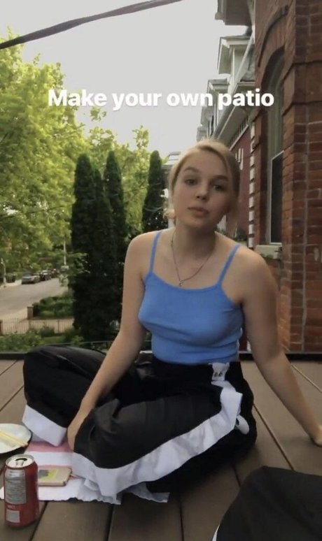 Teagan Croft top model image