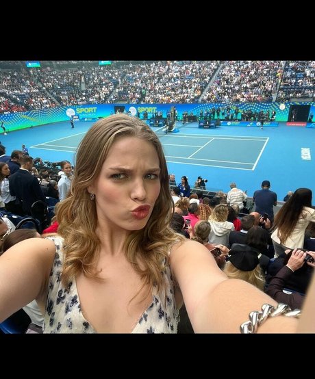 Teagan Croft naked model pictures