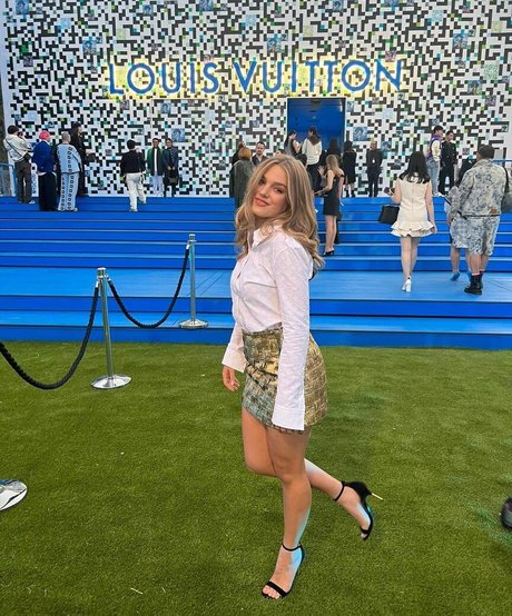 Teagan Croft Quick model image