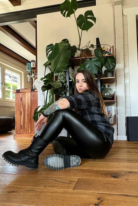 Missrage nude star pics