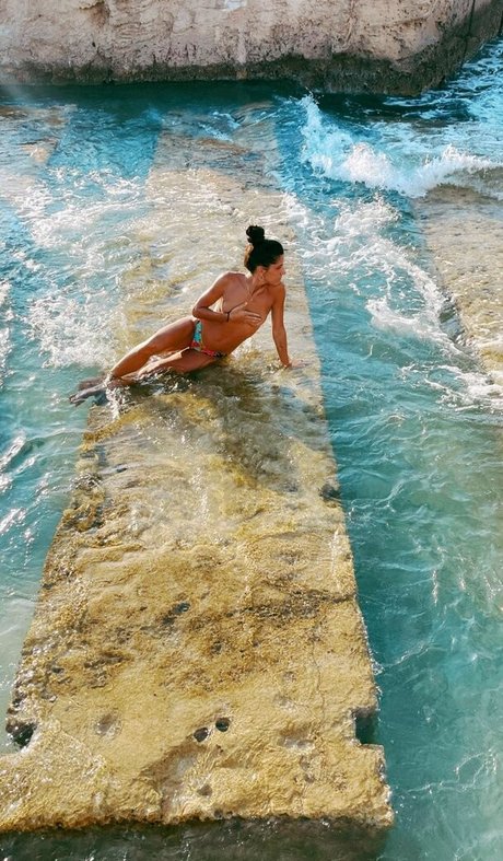 Estela Cruz model pretty photo