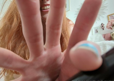 giantessgingerofficial erotic pornstar photo