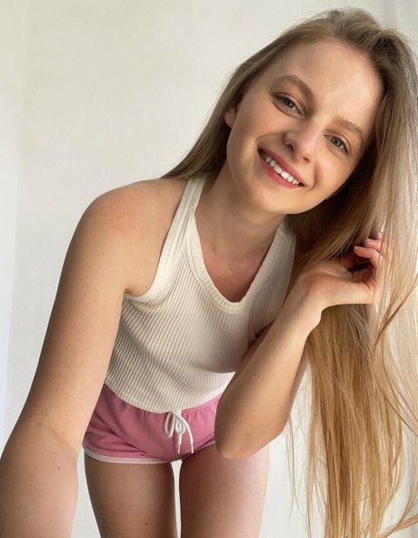 caseyshy pretty pornstar photo