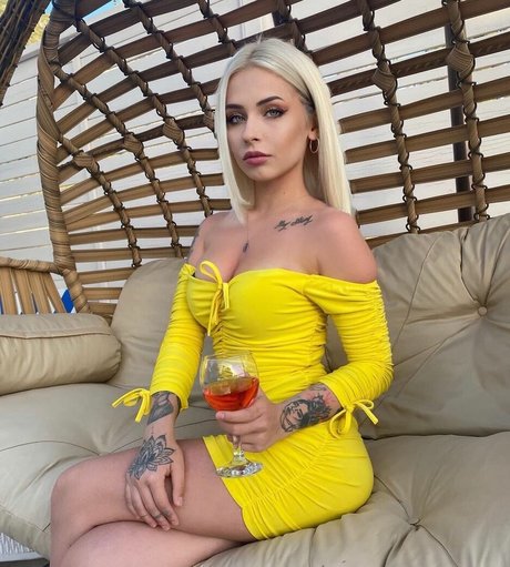 Elif Filyos model top photo