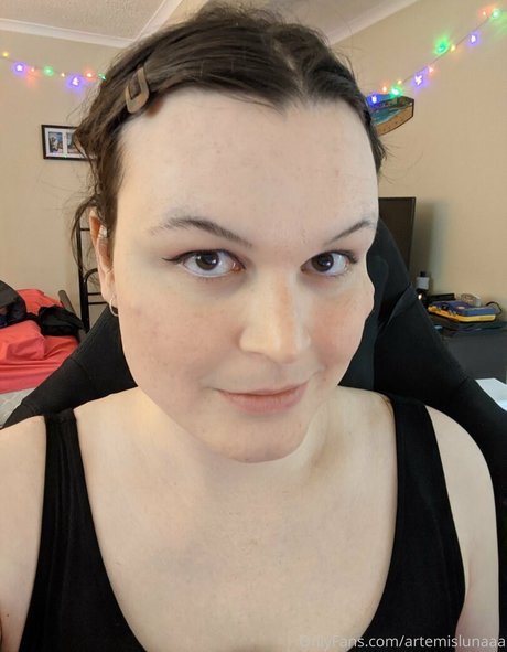 artemislunaaa nice model image