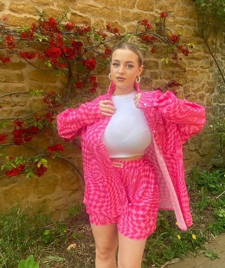 Amber Rose Brightman pornstar hd img