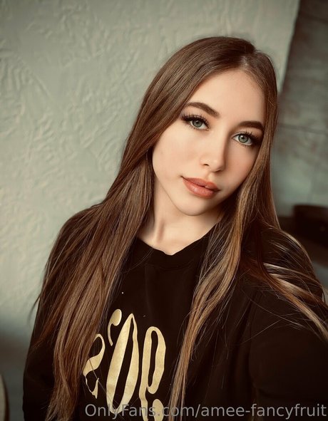 little lisa model erotic image