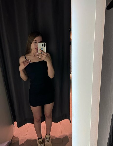 little lisa hot actress pic