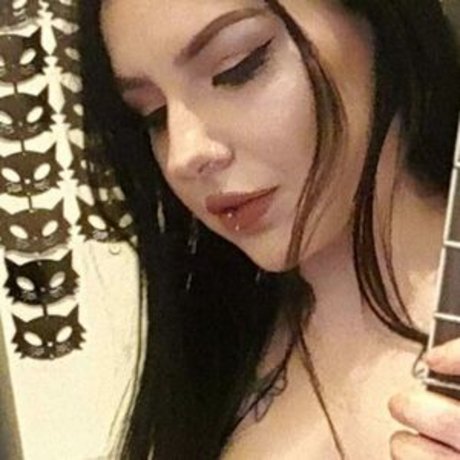 thrashmetaldoll top actress img