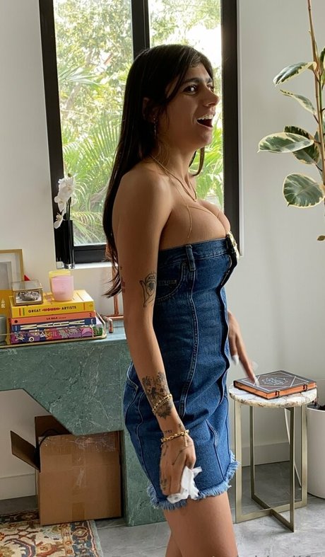 miakhalifa naked star pics