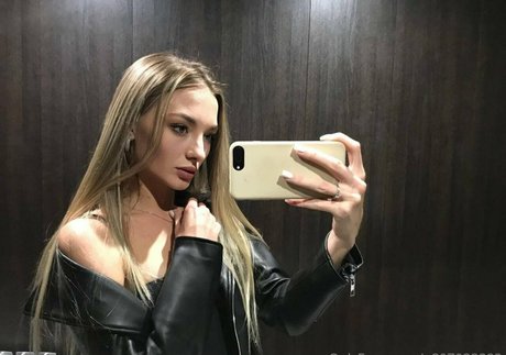 Dirtyelsa beautiful pornstar picture