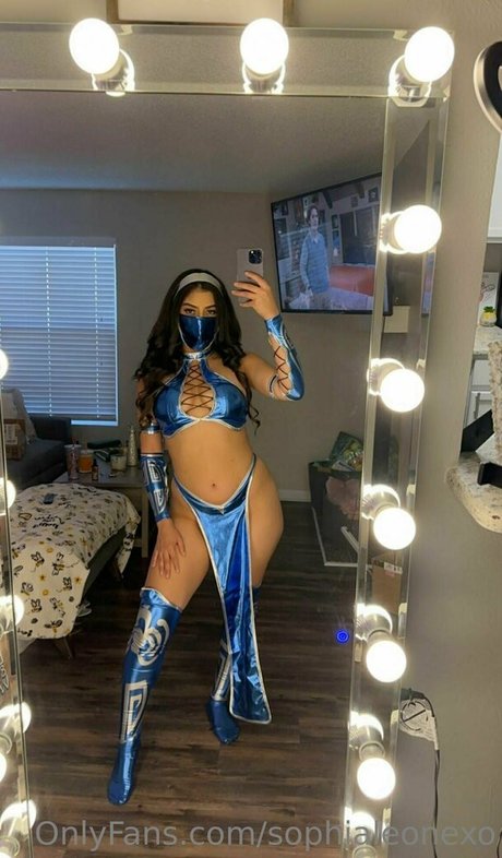 Sophialeonexo pornstar nudes image