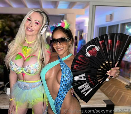 sexymama2626 hot model picture