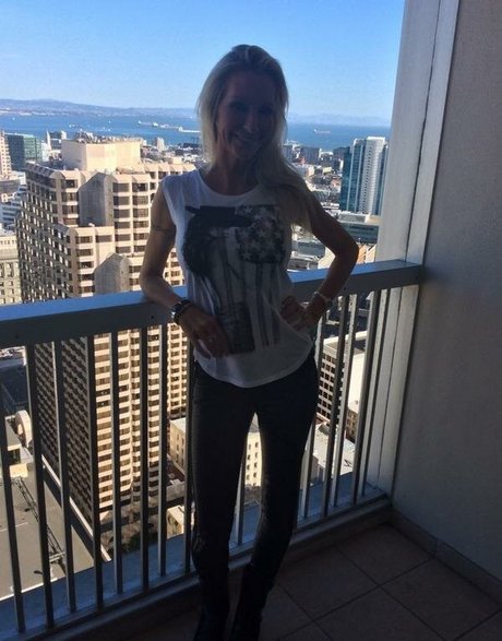 Emma Starr erotic actress pic