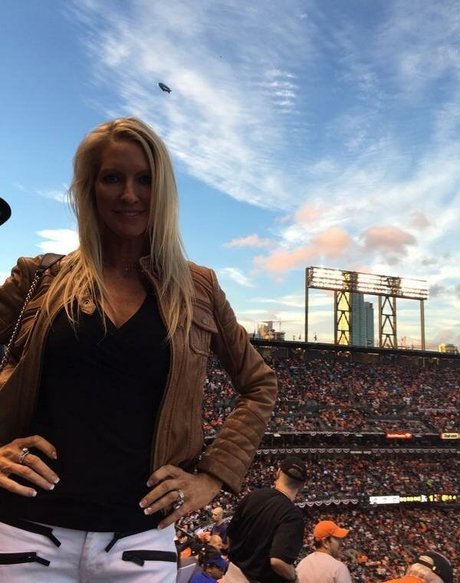 Emma Starr sexy actress galleries