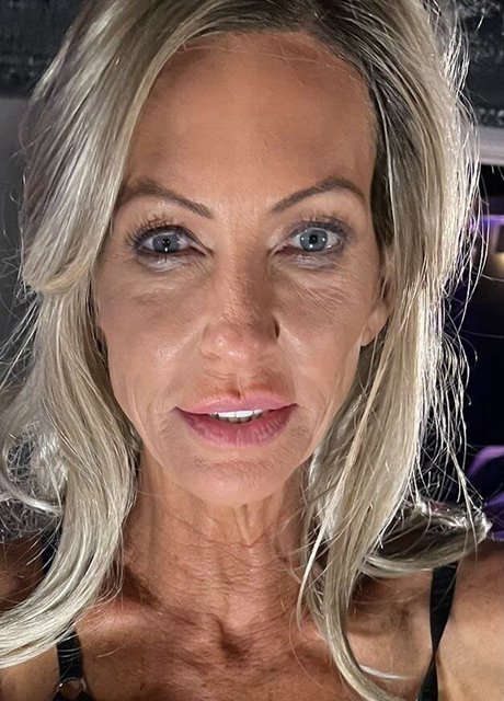 Emma Starr adult model photos