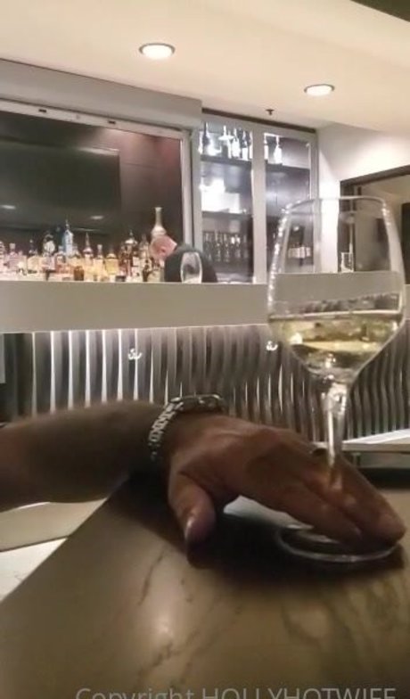 hollyhotwife high quality actress pic