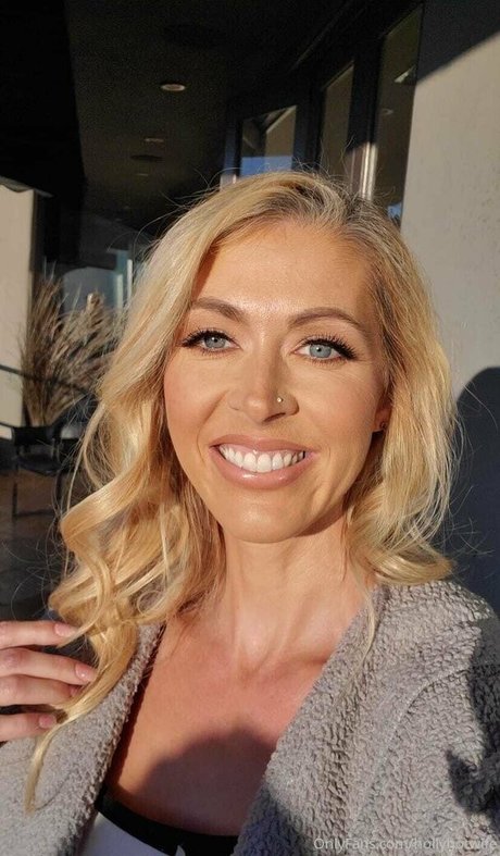 hollyhotwife model xxx pictures