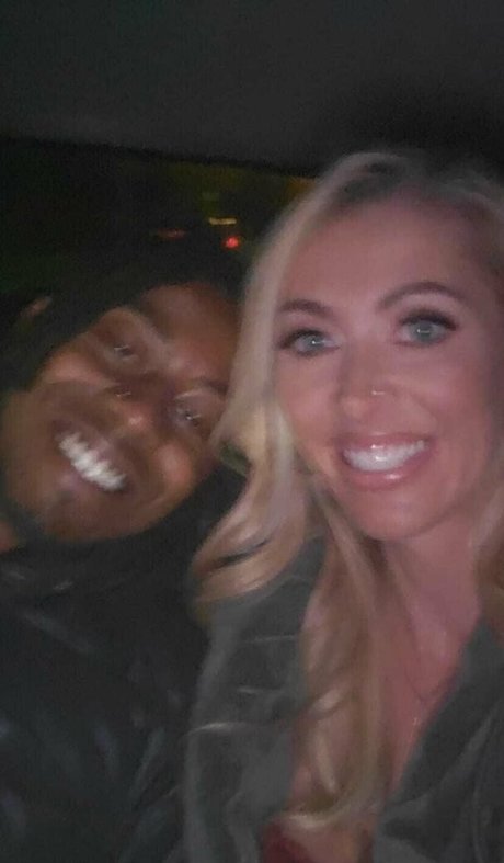 hollyhotwife art model pic