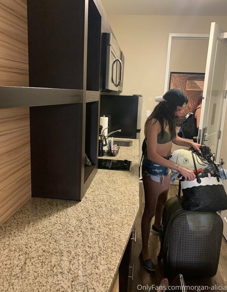 aliciaa starchild Quick model image