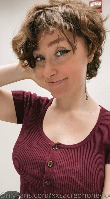 xxsacredhoneyxx Quick model image