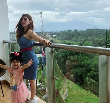 Renna Dyana erotic pornstar galleries