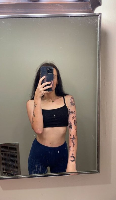 Chloe Grace model art gallery