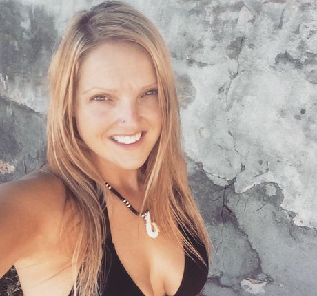 HealthyHappyFitandProud perfect model picture