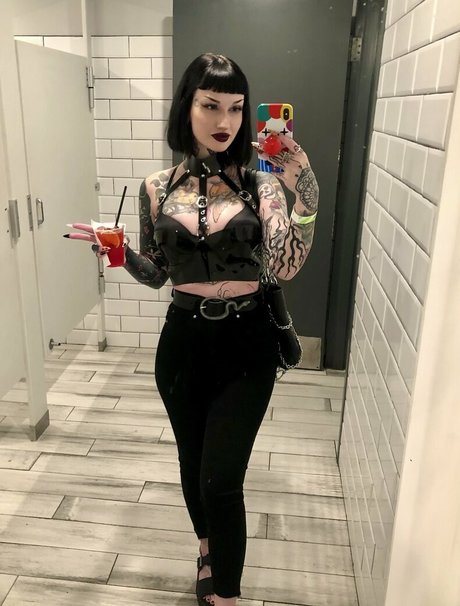 Hviley Rose xxx pornstar photo