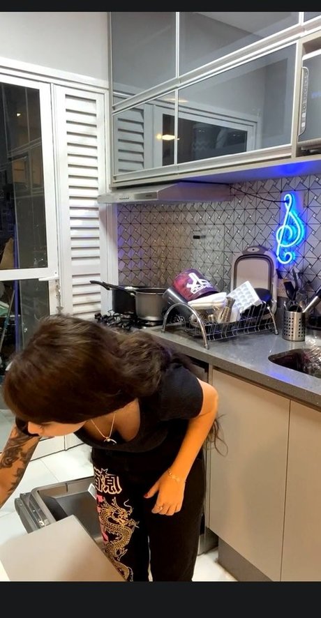 Diretora Muniz Quick model image