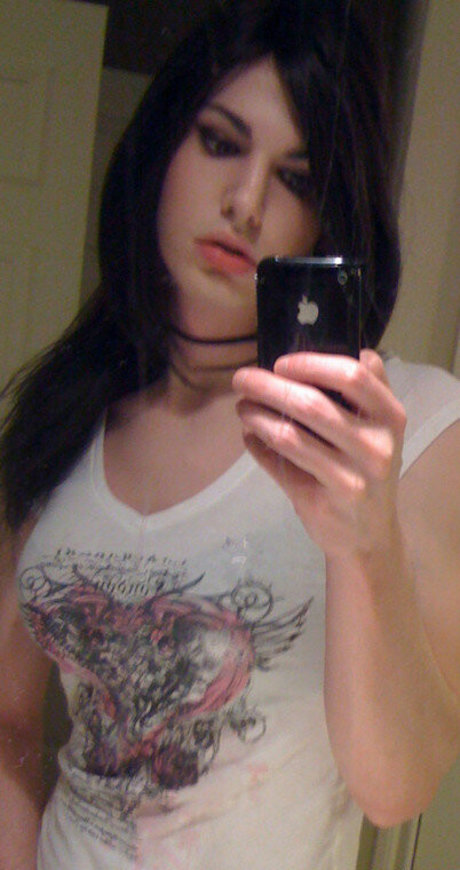 Kalindra Chan model perfect image