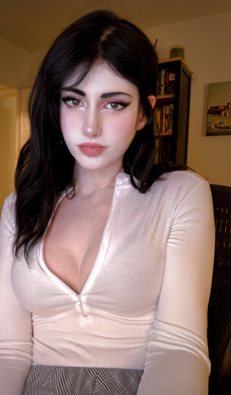 Kalindra Chan model nudes pic