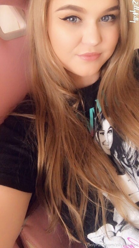 zillykittyfree sexy model pic