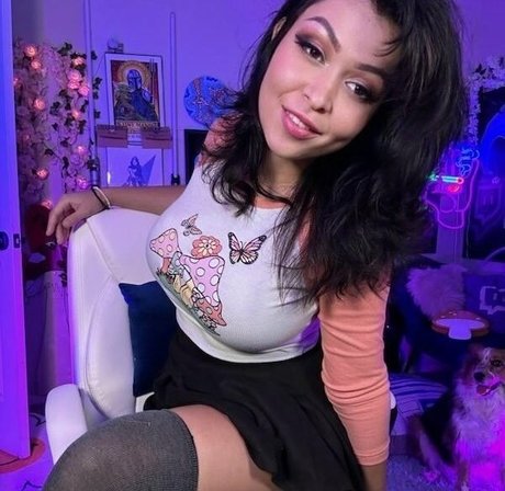 Pinksaltmoon model perfect photos