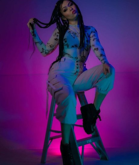 Pinksaltmoon hot actress picture