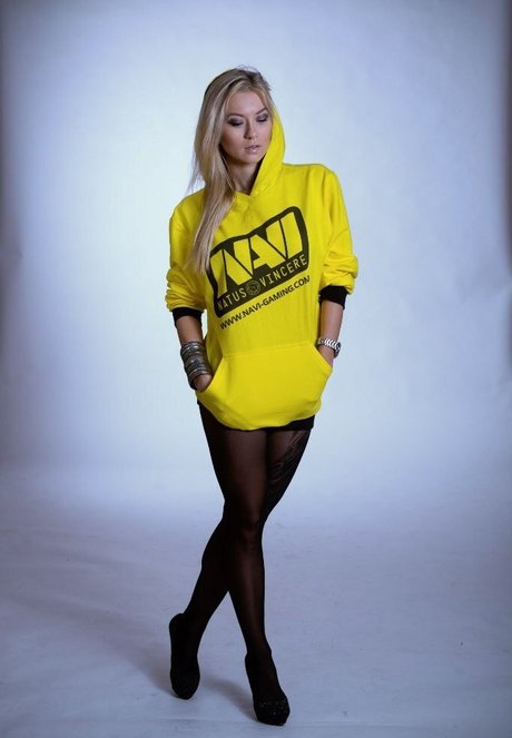 Polina Logunova sexy actress images