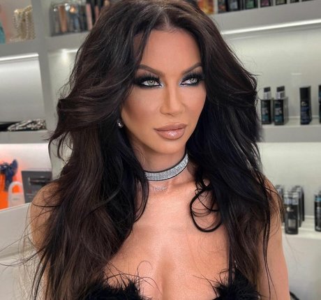 undressing onlyfans beautiful naked gallery