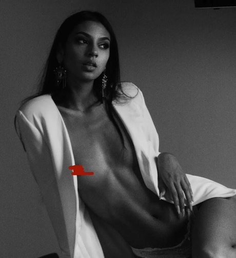 violettcameron nude model photo