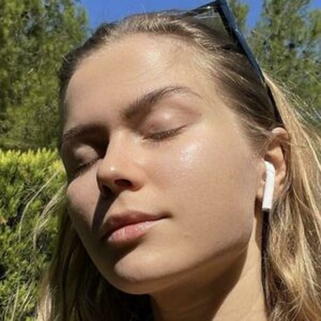 Lizi Asmr art model photo