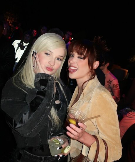 busty mom onlyfans free naked pic