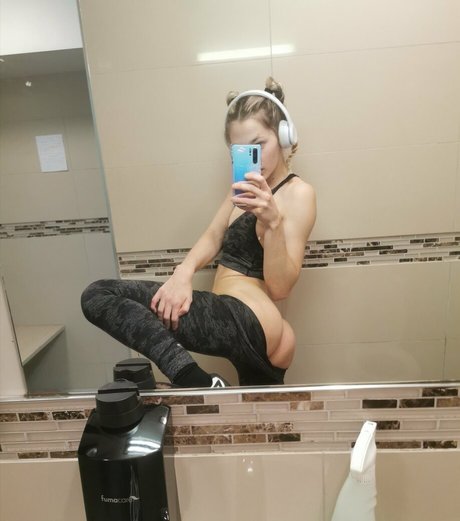 MissAlice model free images