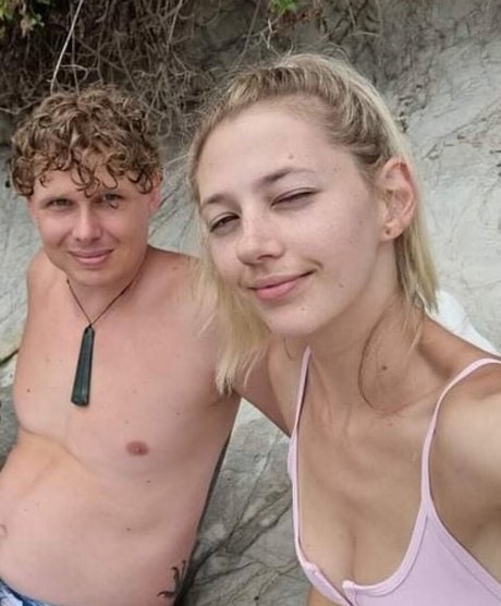 MissAlice pornstar nude img