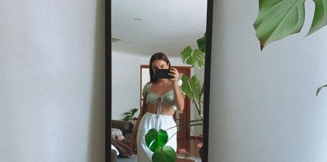 Paladinamber naked model photo