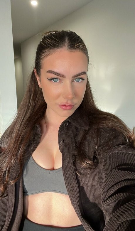 Paladinamber sexy model img