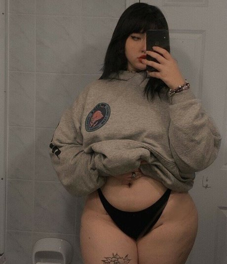 mathildawtf model hot images