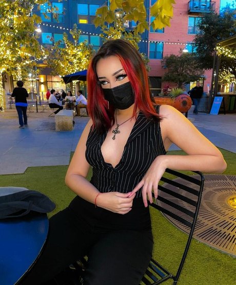 Chxrrychick pornographic model pic